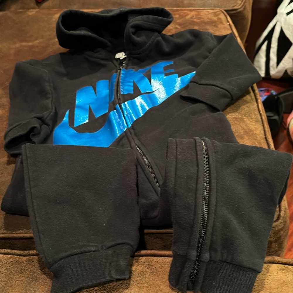 Nike 24 month boys one piece with hood zipper closure perfect for winter day